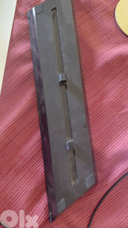 ps4 fat 500gb superclean with 4games 2original controler and a stander 3