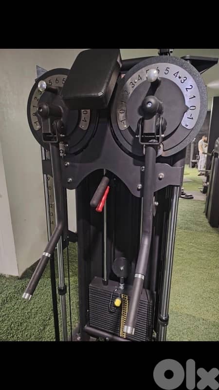 lateral raise nd chest machine 1