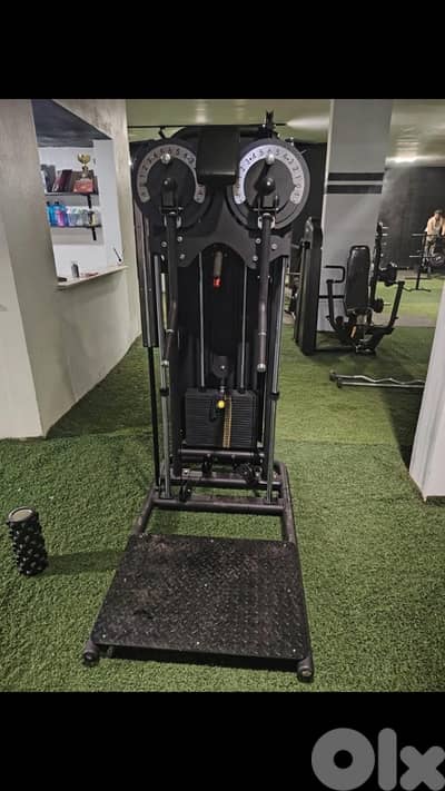 lateral raise nd chest machine