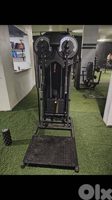 lateral raise nd chest machine 0