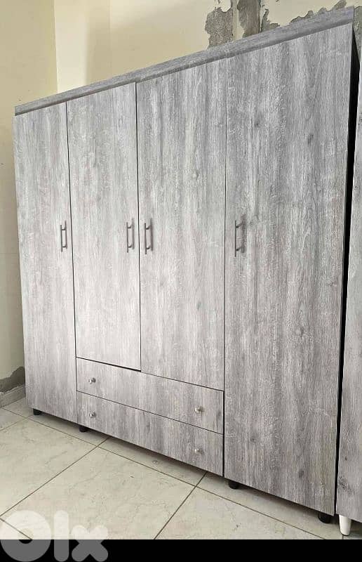 خزانة اربع درف حجم كبير عرض 180 سم 0