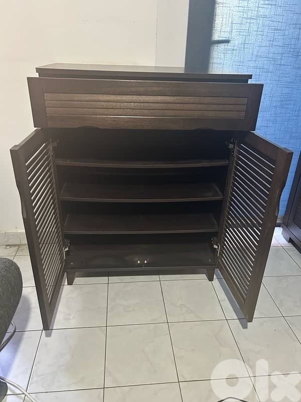 Medium wood cabinet with one drawer 1
