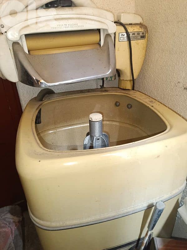 vintage washing machine 0