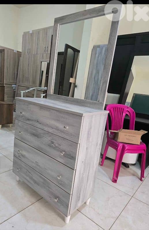 اوضة نوم تفصيل جديد تخت مجوز او تختين ملبسة بالكامل برا وجوا لون ابيض 1