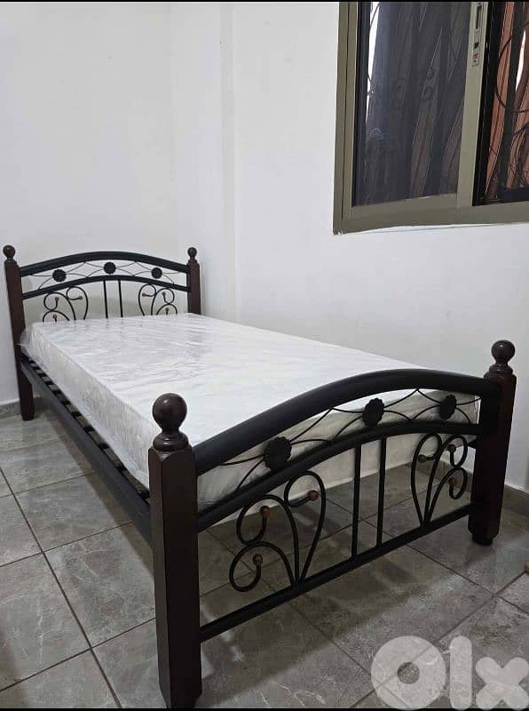 تخت مفرد عرض 100 ماليزي تقيل فرفجيه خشب سميك وحديد سميك 0