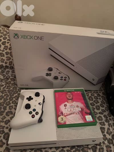 XBOX one S barley used with online account and 7 games