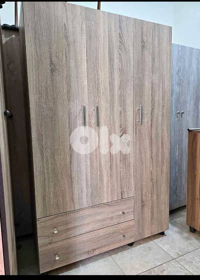 خزانة ثلاث درف حجم وسط 120 سم