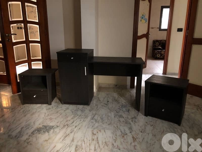 تخت مفرد ونص مع فرشه وكومود ٢ وشوفنياره للبيع 1