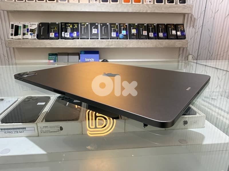 iPad Pro M1 12.9-inch 5th generation 128Gb With Orginal Magic Keyboard 2