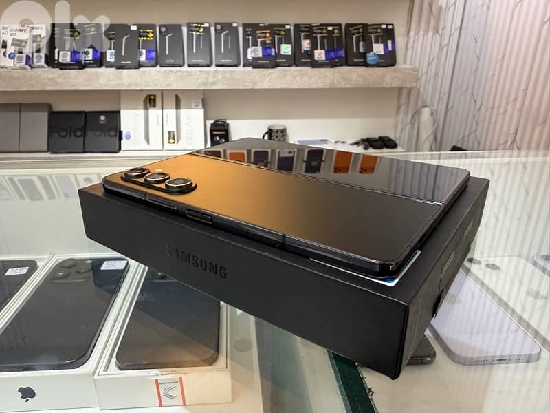 Samsung Z Fold 5 512Gb Like New: - Mint Condition 3