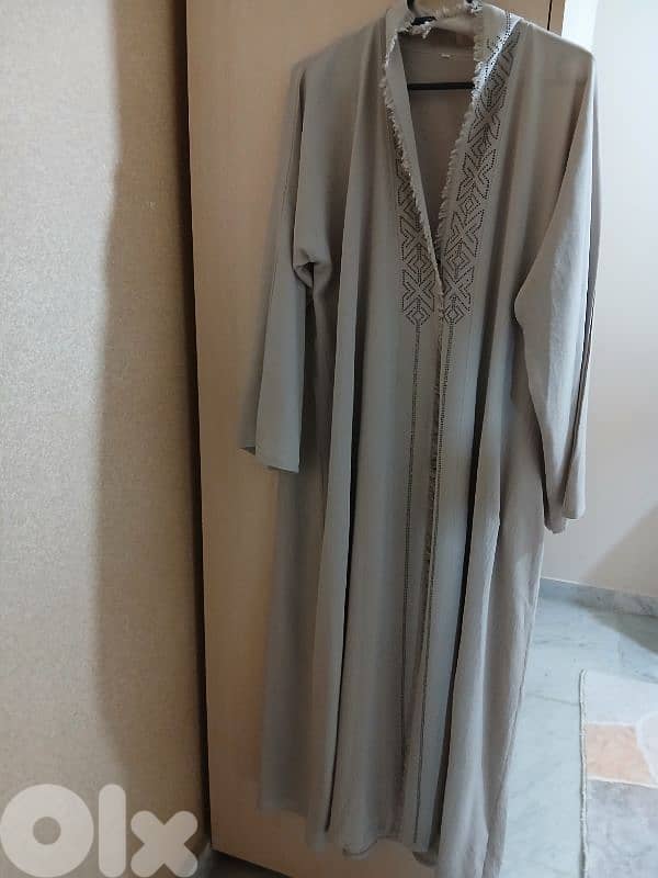 عبايات  فساتين  جلابيات 0