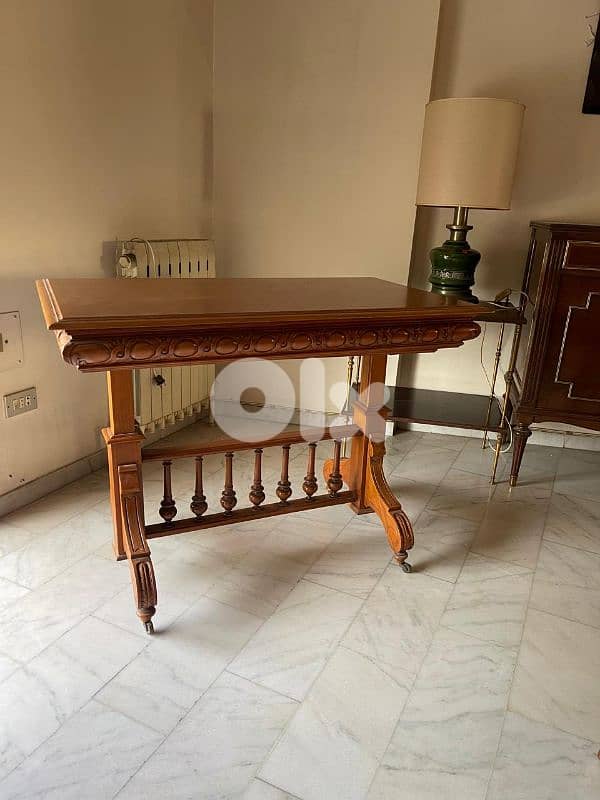طاولة انكليزي قديم خشب زان ثلاث طبقات 0