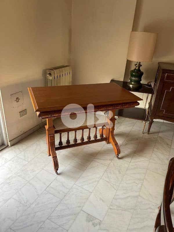 طاولة انكليزي قديم خشب زان ثلاث طبقات 1