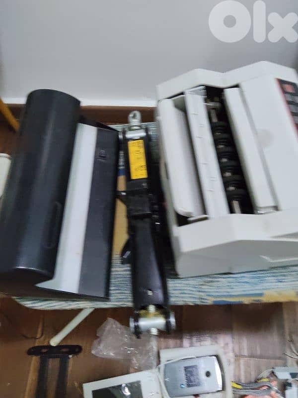 البضائع الموجوده في الصوره شروي غير شكل كامله فقط 135$ 14