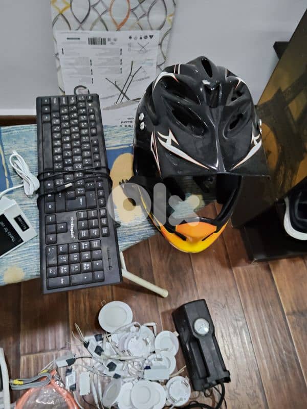 البضائع الموجوده في الصوره شروي غير شكل كامله فقط 135$ 15