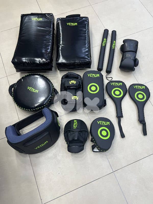 venum boxing equipment جميع معدات البوكسينغ 0