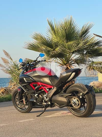 Ducati Diavel carbon