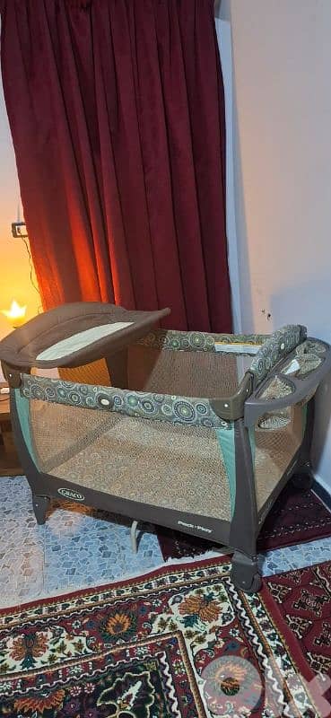 The Graco Pack 'n Play Close2Baby Bassinet Playard