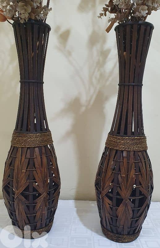 vases wooden with flowers 2 pieces like new bigsize 30$ beyrt 03723895 1