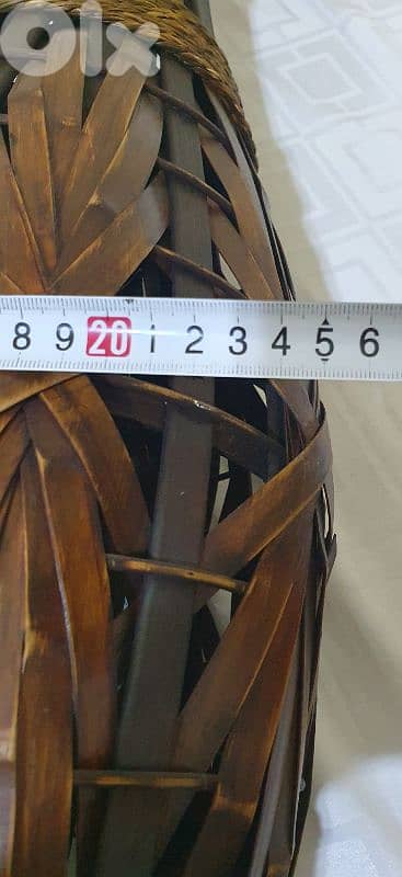 vases wooden with flowers 2 pieces like new bigsize 30$ beyrt 03723895 4