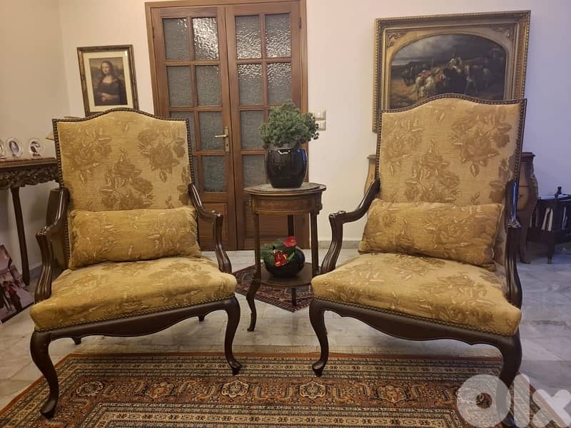 vintage luxurious sofas 0