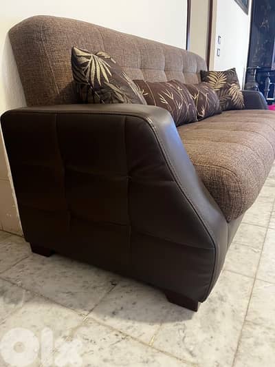 صالون لون بني