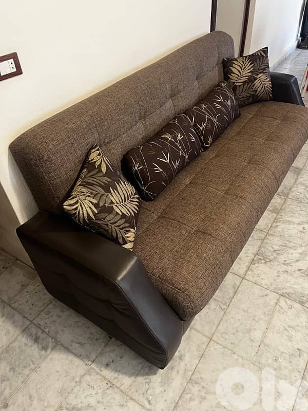 صالون لون بني 1