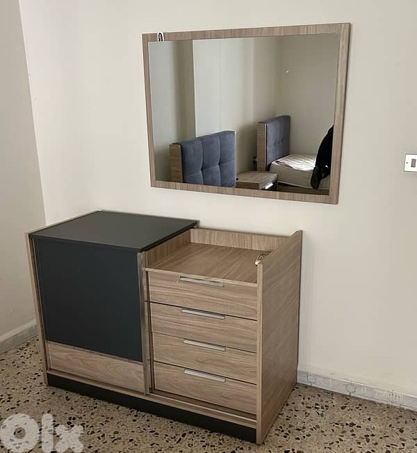 غرفة نوم  مستعملة سنة بلا الفرشة 1