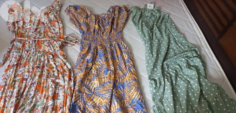 فساتين وبلوزات بحالة جيدة جدا 4