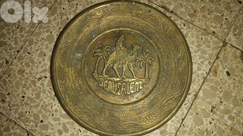 طبق نحاسي من القدس عمرو ٩٠ سنة 0