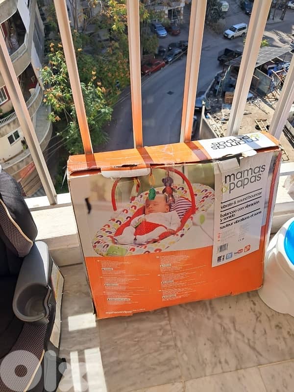 Bouncer with sound and vibration 0