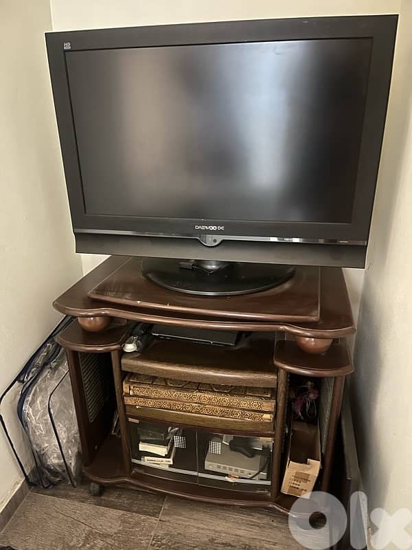 طاولة تلفزيون وتلفزيون 0