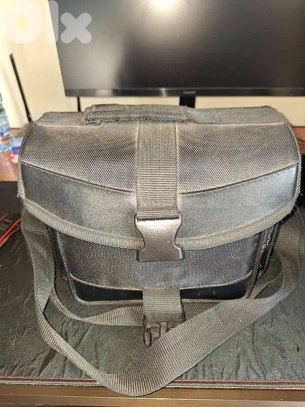 Canon 1200D - Perfect condition / 5500 shutter count only 5