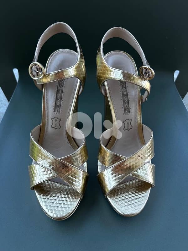 Buffalo Gold Heels 1