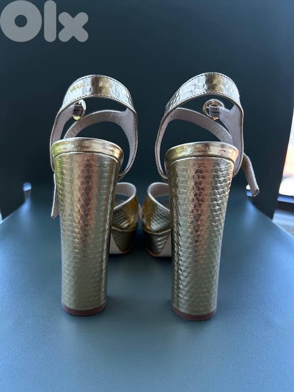 Buffalo Gold Heels 2