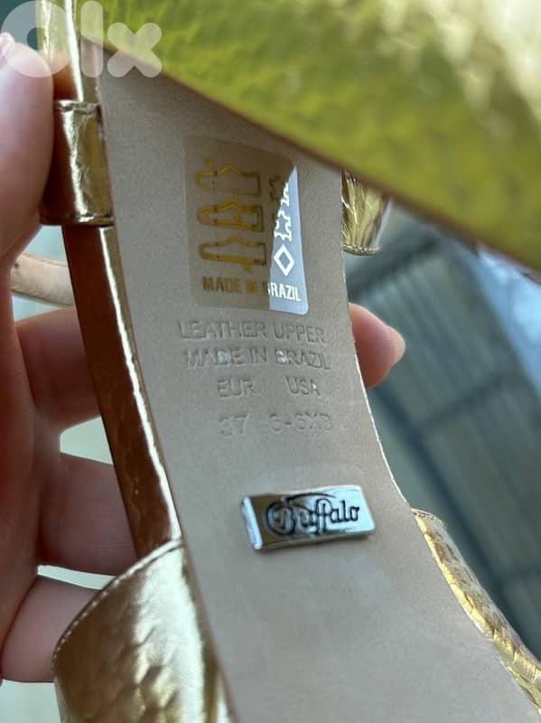Buffalo Gold Heels 3