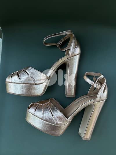 Buffalo rose gold heels