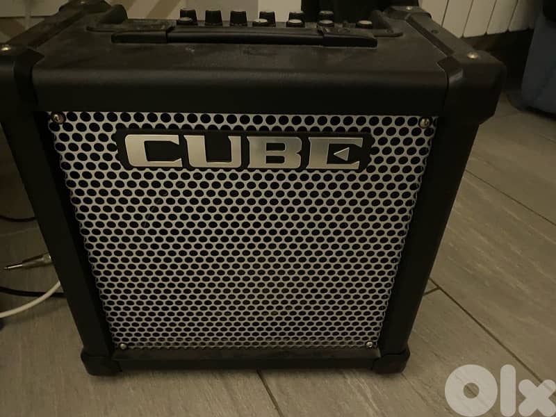 cort electric guitar + roland cube 20gx amplifier 1