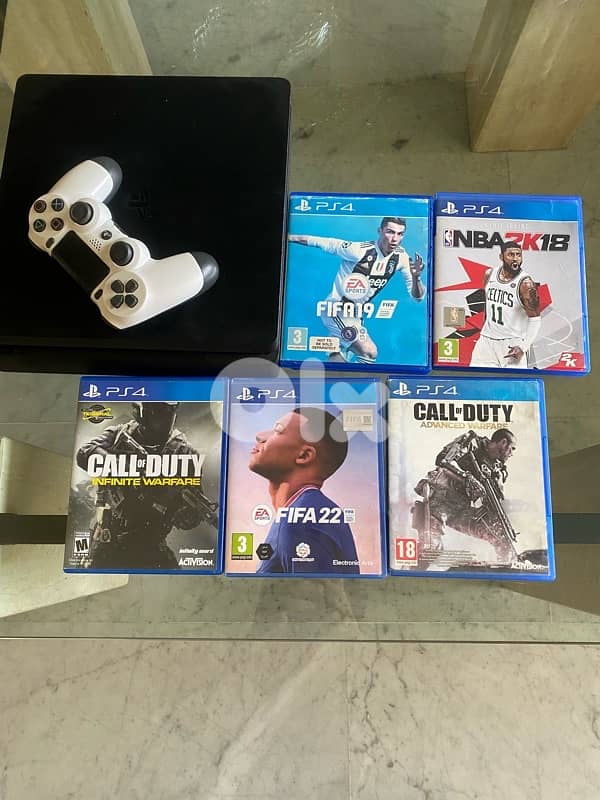 PS4 slim used like new + 5Cds + controller 0