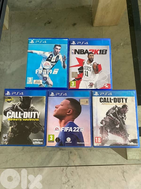 PS4 slim used like new + 5Cds + controller 1