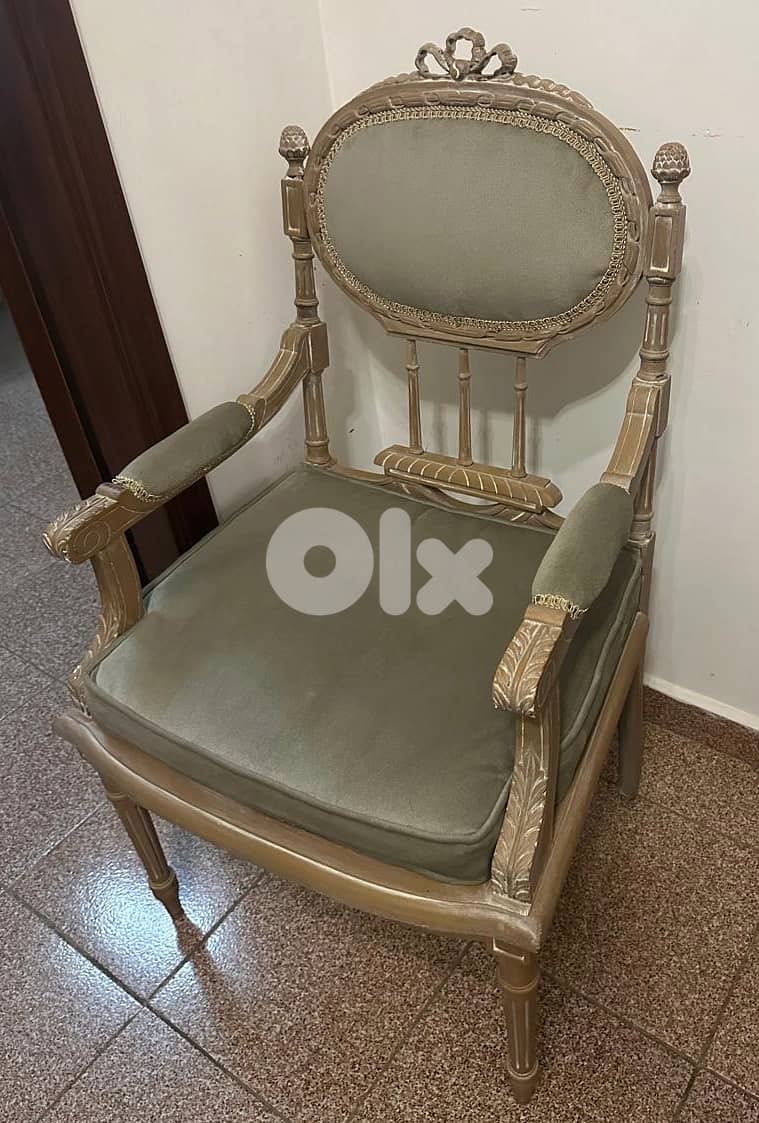 Louis XVI-Style Vintage Salon Set – Excellent Condition 3