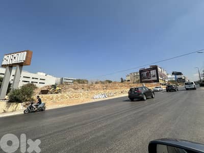 3 FACADES SHOWROOM FOR RENT ON MKALLES MAIN ROAD, (MKR-119)