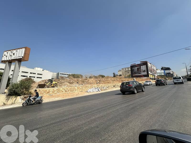 3 FACADES SHOWROOM FOR RENT ON MKALLES MAIN ROAD, (MKR-119) 0