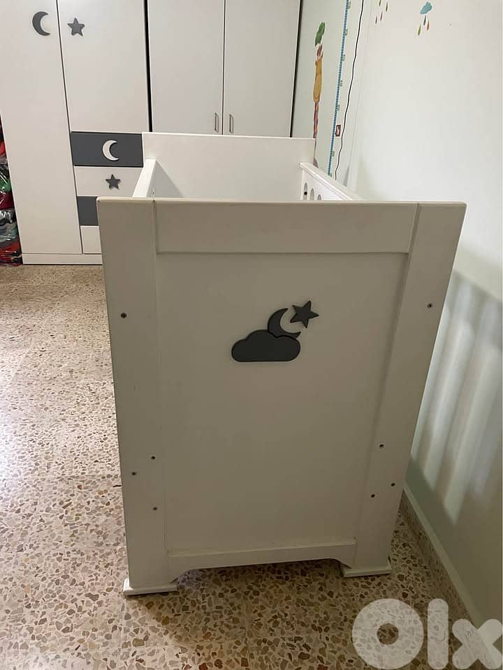 Kids bed and closet 0