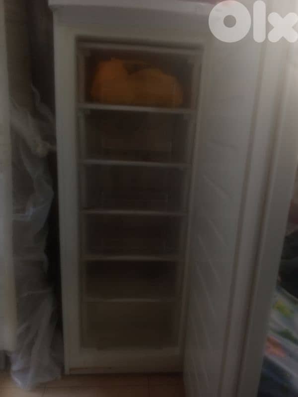 300$ freezer inverter like new 2