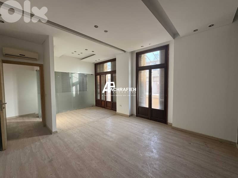 Office For Rent in Downtown - مكتب للأجار في وسط بيروت 0
