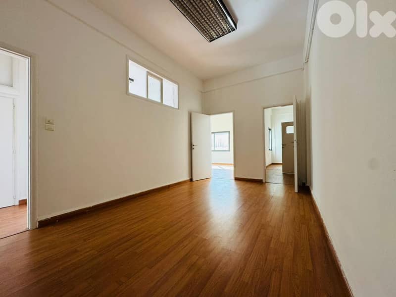 JH25-4534 Office 170m2 for rent in Badaro, $ 1,250 cash 0