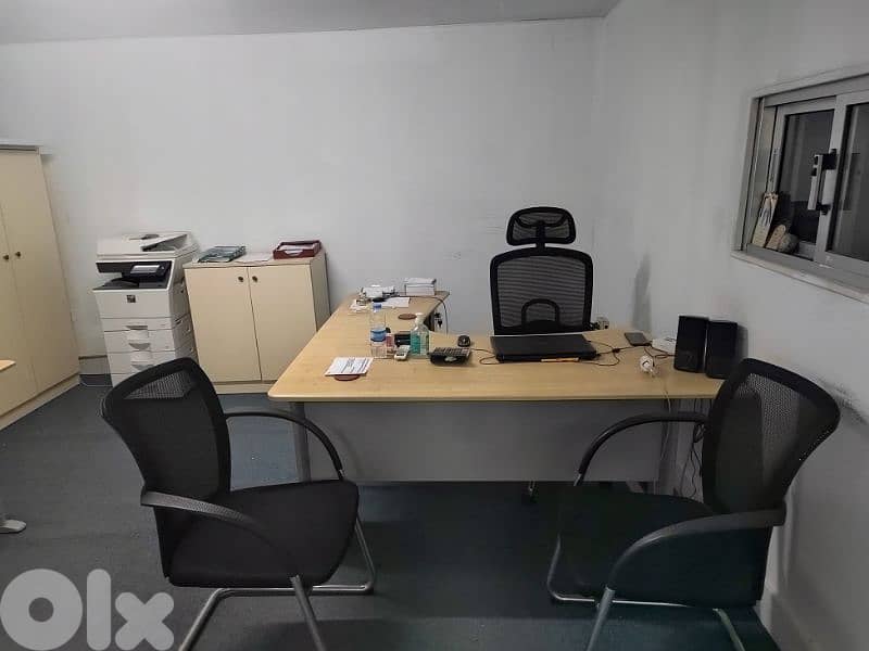 مكتب شبه مستعمل للبيع 0