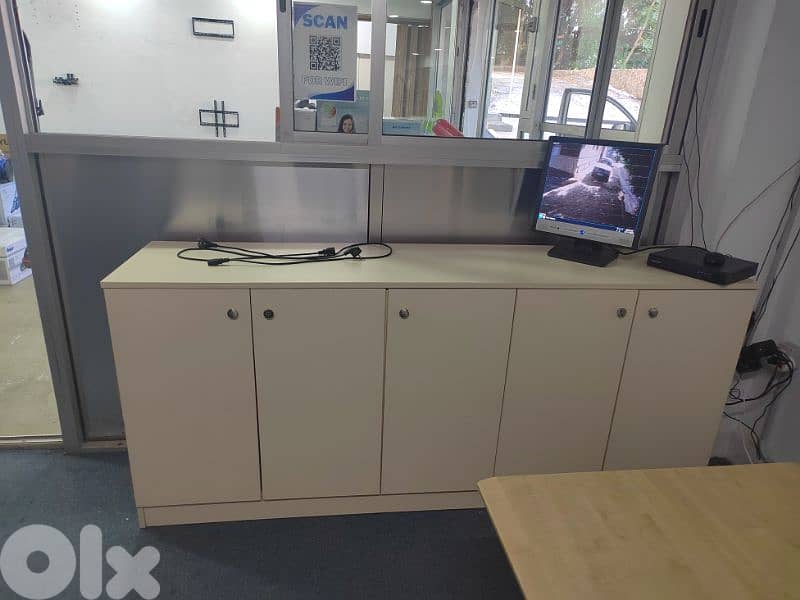 مكتب شبه مستعمل للبيع 3