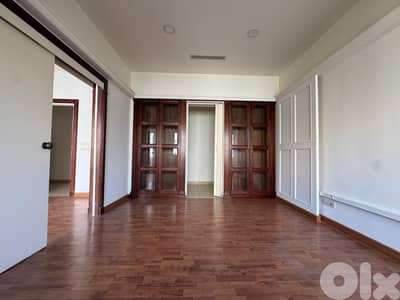 JH25-4535 Office 170m2 for rent in Badaro, $ 1,250 cash